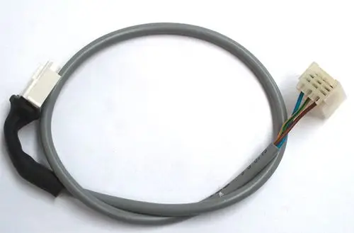 Daikin-Kabel mit zwei Steckverbindungen für Gebläse, ummantelt mit grauem Kunststoff, zur Verwendung in bestimmten Modellen bis Baujahr 2018.